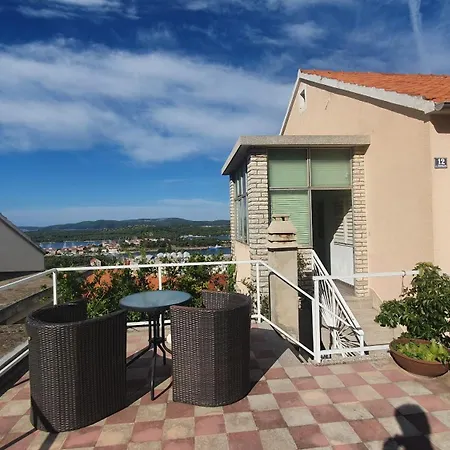 Apartment Omim *